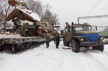 Подъём военной техники